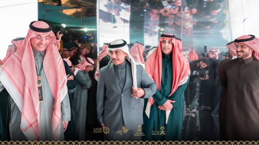 وسط حفاوة بالغة.. صور لوصول وزير الإعلام إلى حفل "جائزة التميز"