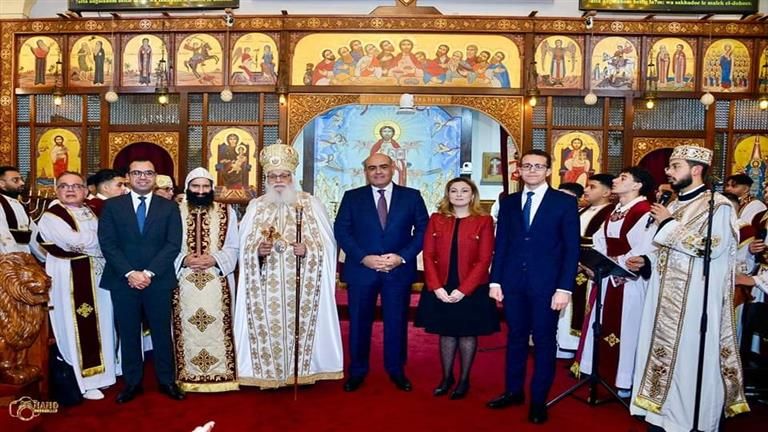بالصور.. صلوات وتهاني عيد الميلاد بإيبارشية وسط الجيزة
