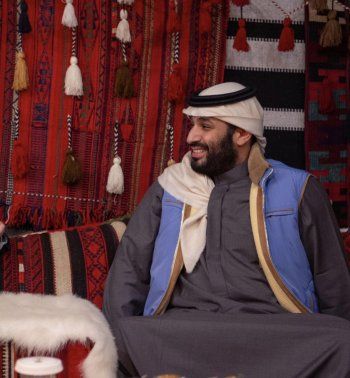 ولي العهد الأمير محمد بن سلمان يتصدر بجاكيت ارتداه ويتسبب بهذا الأمر