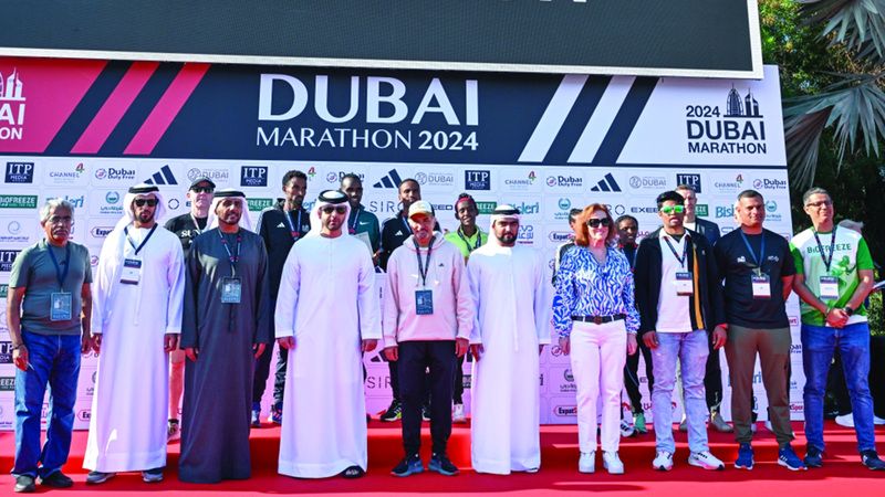 الامارات | منصور بن محمد يتوّج الفائزين في «ماراثون دبي»