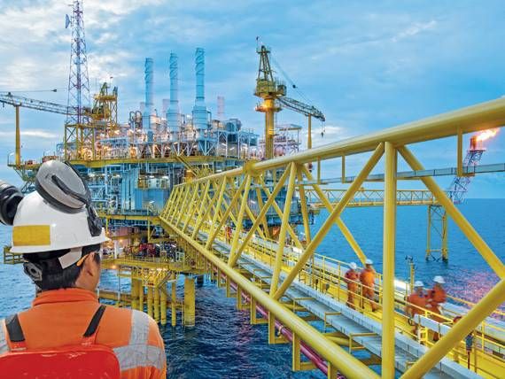 محللون نفطيون: الاتجاه الصعودي للأسعار أقرب للاستمرار .. آفاق الطلب إيجابية