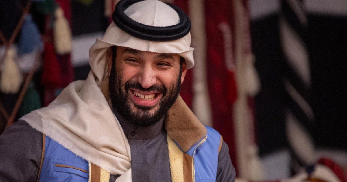 ولي العهد الأمير محمد بن سلمان يتصدر بجاكيت ارتداه ويتسبب بهذا الأمر
