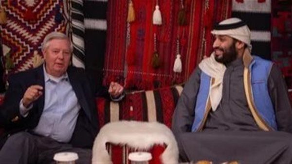 ليندسي غراهام يتصدر الترند بعد لقائه بولي العهد السعودي