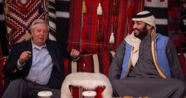ليندسي غراهام يتصدر الترند بعد لقائه بولي العهد السعودي