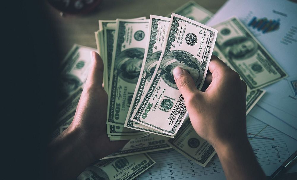 سعر الدولار مقابل الجنيه اليوم الإثنين 8-1-2024