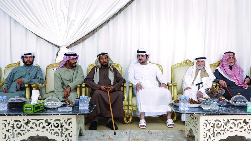 الامارات | مكتوم بن محمد يقدّم واجب العزاء في وفاة أرملة مطر بن غدير الكتبي