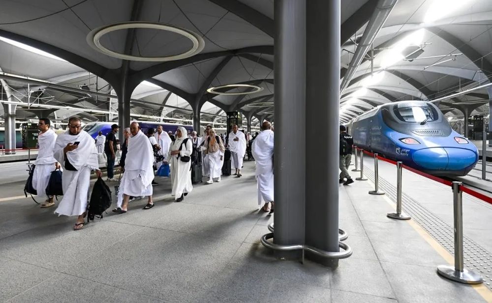 "النقل والخدمات اللوجستية": التوسع في خدمات نقل المعتمرين بين مكة والمدينة