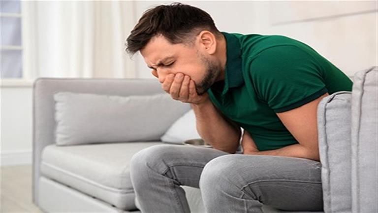 إلى ماذا يشير الغثيان بعد تناول الطعام؟.. لا تهمل «إنفلونزا المعدة»