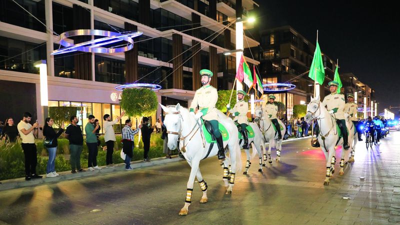 الامارات | «كرنفال شرطة دبي» يجوب شارع السعادة