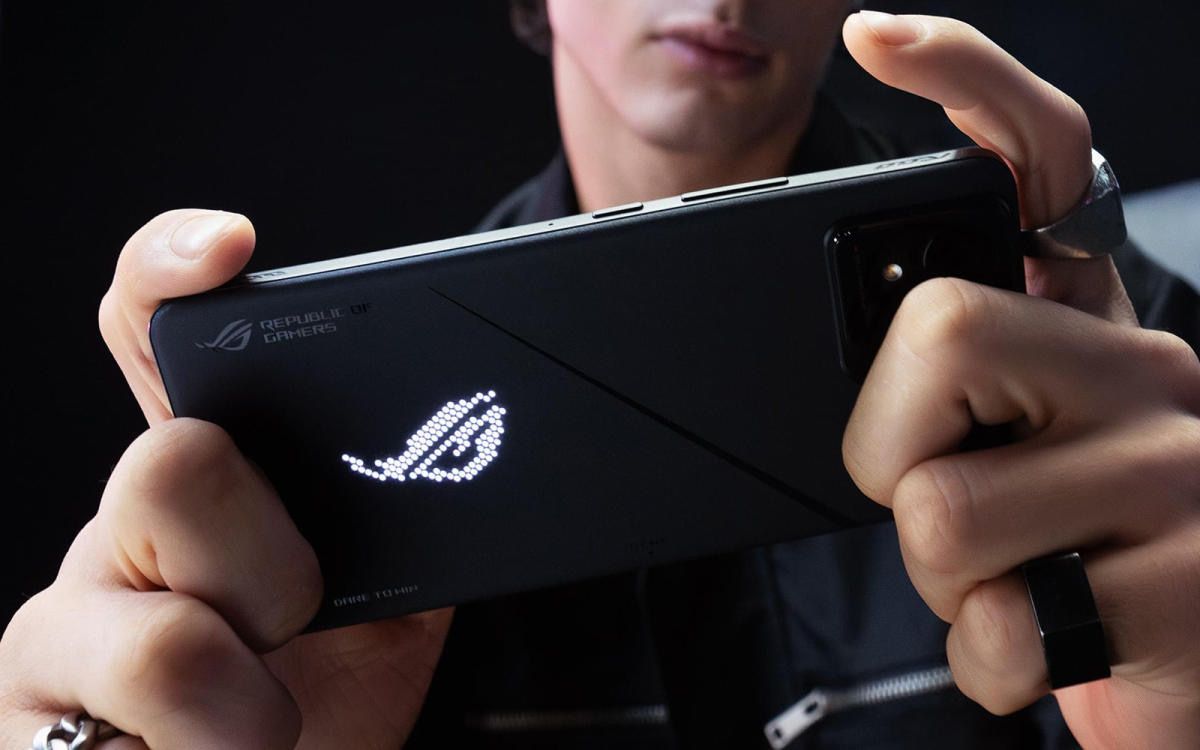 تكنولوجيا: ‏ROG Phone 8 الجديد من ASUS يضع كاميرا جيدة في هاتف الألعاب #CES2024