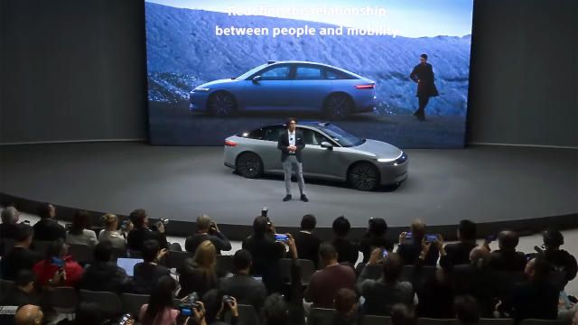 تكنولوجيا: سوني أحضرت سيارة Afeela EV إلى مسرح #CES2024 باستخدام ذراع تحكم PlayStation