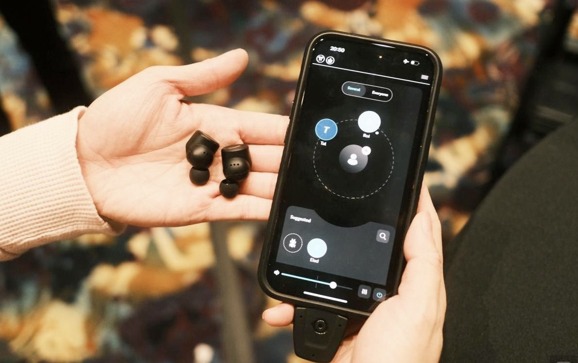 تكنولوجيا: شركة OrCam تقدم جهاز OrCam Hear في معرض #CES2024