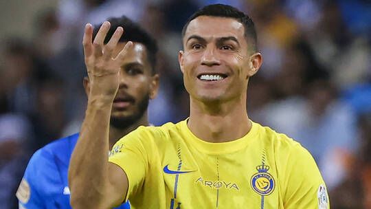 الخليج اليوم .. بالفيديو.. نجم ريال مدريد يتلقى هدية نصراوية مميزة