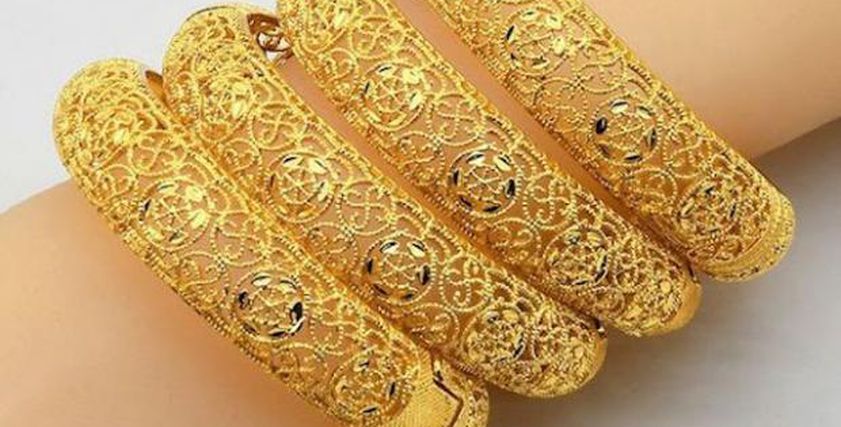 ماذا يحدث عند ارتداء أكثر من «غويشة دهب» في يد واحدة؟.. مفاجأة غير متوقعة
