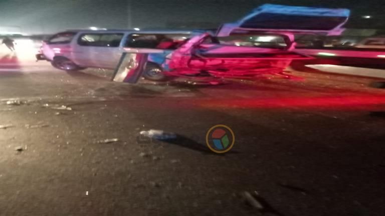 شلل مروري أعلى الدائري.. تصادم 3 سيارات وانقلاب إحداها