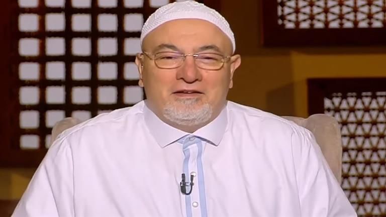 خالد الجندي يوضح حكم تقاضي أجر عن قراءة القرآن - فيديو