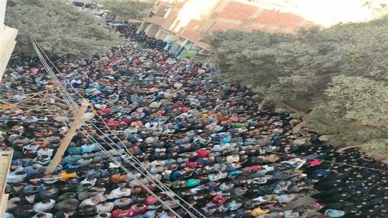 5 نعوش من قرية واحدة.. كواليس الرحلة الأخيرة لـ 5 عمال تحت "عجلات تريلا"