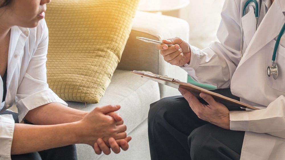 أسباب ألم الركبة وعلاجات سريعة المفعول أقوى من المسكنات