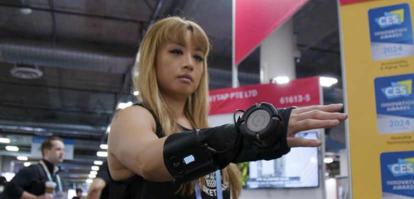 تكنولوجيا: إطلاق Gyroglove… قفاز لتثبيت اليد للأشخاص الذين يعانون من الرعشات #CES2024
