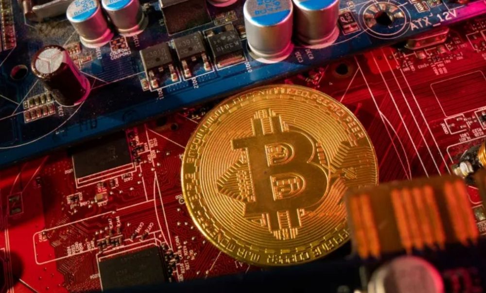 بيتكوين تتماسك بعد الموافقة على صناديقها وإيثريوم إلى أعلى مستوى