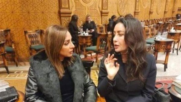 عزاء والدة لطيفة التونسية يشهد حضورًا فنيًا لافتًا .. صور