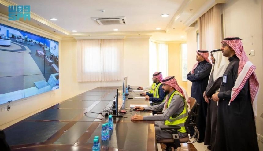 نائب وزير الإسكان يزور مركز التحكم في بريدة