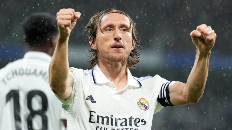 الامارات | نجم ريال مدريد مودريتش يرفض مبلغاً خيالياً للانتقال إلى نادٍ عربي