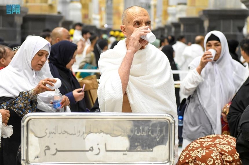منظومة خدمية متكاملة في استقبال قاصدي المسجد الحرام لأداء صلاة الجمعة
