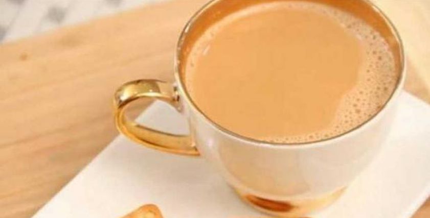 أضرار تناول الشاي باللبن يوميا.. بينها الاكتئاب والأرق