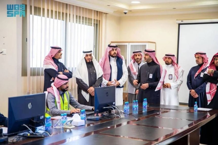 نائب وزير الإسكان يزور مركز التحكم في بريدة