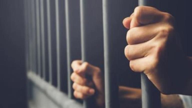 أمن الجيزة: مالك صيدليات شهيرة هارب من 131 سنة سجن