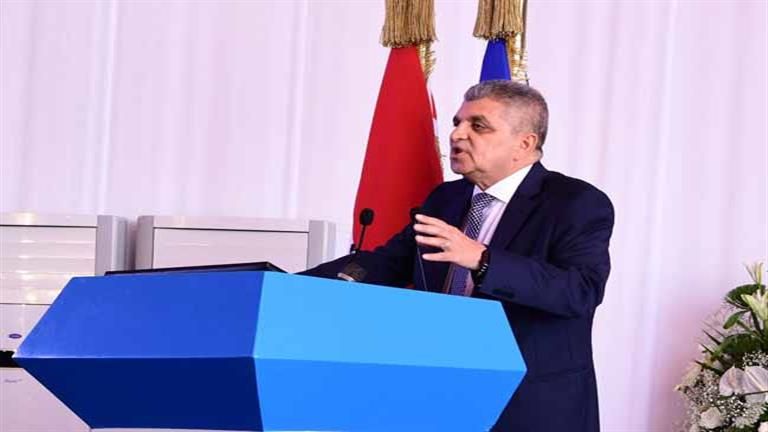أسامة ربيع: انخفاض عبور السفن بقناة السويس بنسبة 30%.. لهذه الأسباب