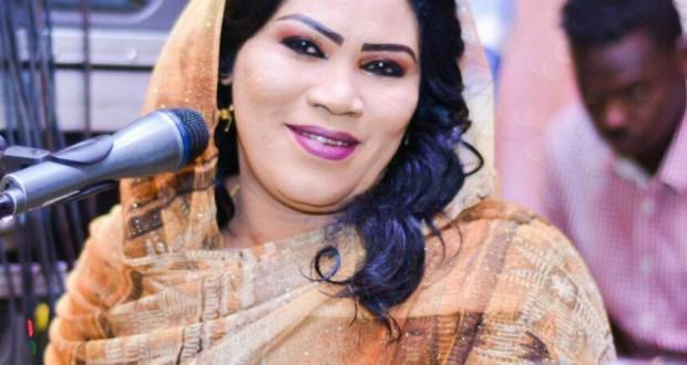 شاهد بالفيديو.. الفنانة إنصاف مدني توجه رسالة ساخنة للمطربتين هبة جبرة وعشة الجبل: (كلنا صفاقين ورداحين لكن في السوشيال ميديا الصفقة بتبقى صعبة)