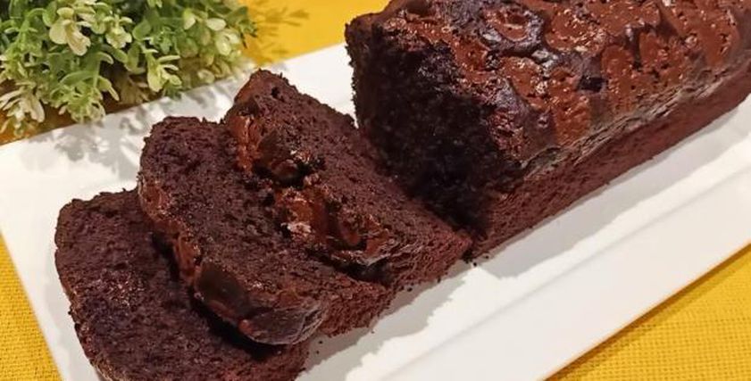 طريقة عمل كيكة الشوكولاتة بدون دقيق وببيضة واحدة.. وصفة صحية بخطوات سهلة