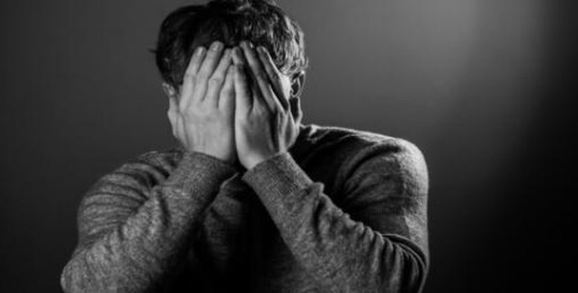 7 علامات تشير إلى إصابتك بالاكتئاب.. لا تتركيها تتفاقم