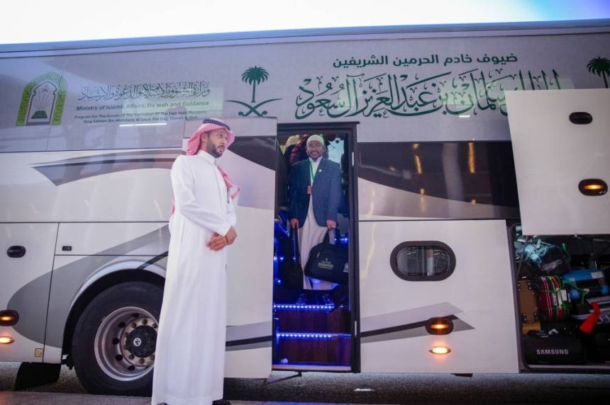 بعد أداء مناسك العمرة.. ضيوف برنامج خادم الحرمين الشريفين يغادرون المملكة