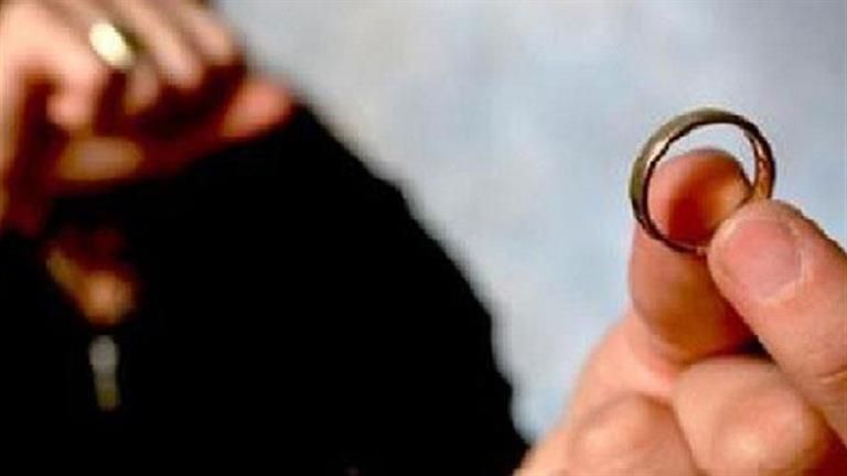 "سميرة" تطلب خلع زوجها: "قص شعري حزنًا على وفاة أمه"