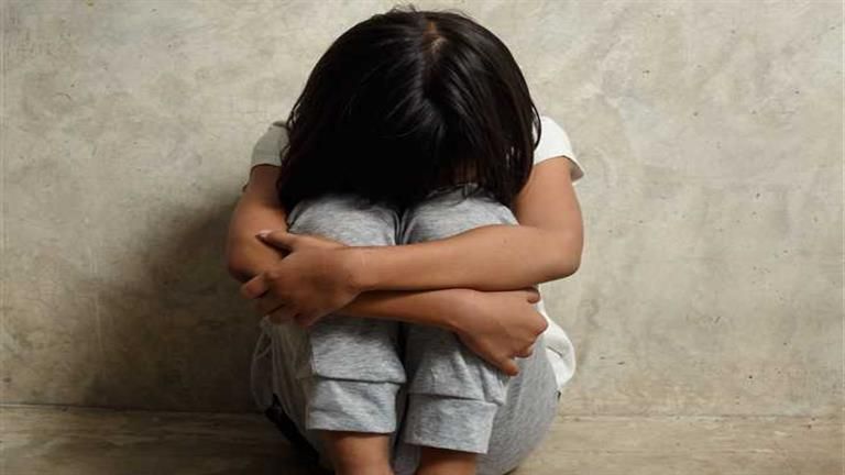 اعتدى عليهن في الفسحة.. محاكمة عاجلة لمُعلم تحرّش بـ10 تلميذات في أسيوط