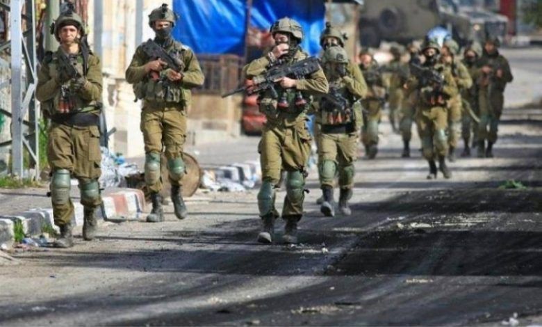 قوات الاحتلال الإسرائيلي تقتحم نابلس وبلدة زواتا ودهمت عديداً من منازل المواطنين