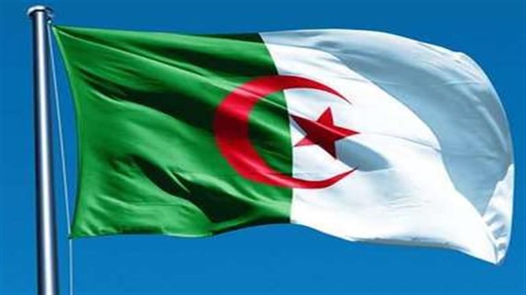 قبل إنطلاق مباراة الجزائر وأنجولا.. إلى ماذا ترمز ألوان علم الجزائر