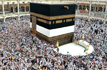 شاهد بالفيديو.. مواطنون سعوديون ويمنيون يدعون الله أثناء طوافهم بالكعبة المشرفة أن ينصر الجيش السوداني