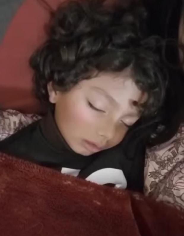 أم فلسطينية تودع طفلها الشهيد: «خالد كان مشروع حياتي»