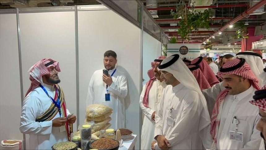 60 مزارعًا ونحالًا وأسرة منتجة في مهرجان جدة الزراعي الأول