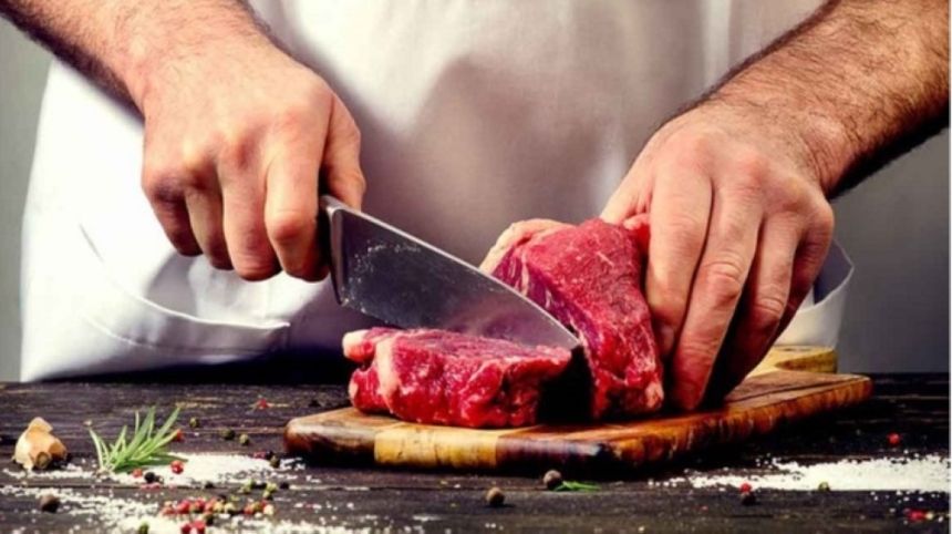 انخفاض سعر اللحم البقري والجملي في ديسمبر.. وارتفاع الضأن