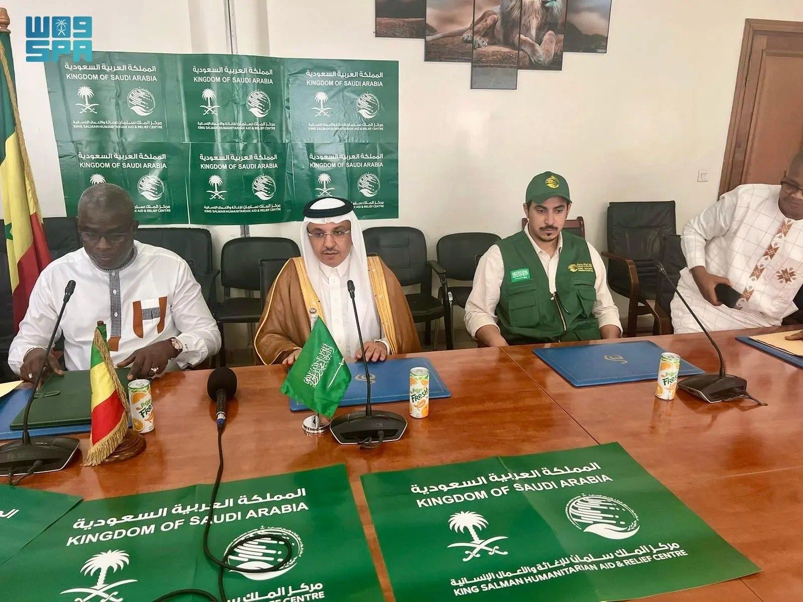 السعودية | مركز الملك سلمان للإغاثة يقدم مساعدات طبية لوزارة الصحة السنغالية لمكافحة وباء الملاريا