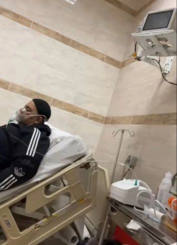بالصورة- بيومي فؤاد يتعرض لأزمة صحية وينقل إلى المستشفى