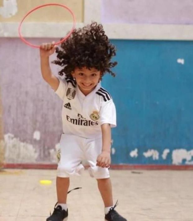 أم فلسطينية تودع طفلها الشهيد: «خالد كان مشروع حياتي»