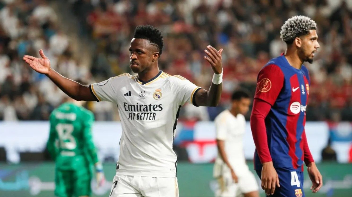 الامارات | نجم برشلونة يهدد فينيسيوس بعد "هاتريك الكلاسيكو": سأصفعه وأحطم وجهه