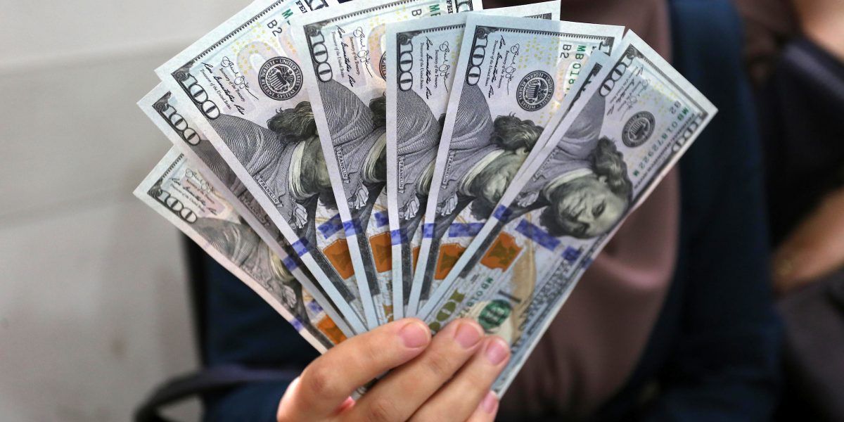 سعر الدولار في السوق السوداء يستمر في الارتفاع اليوم ويكسر كل الأرقام القياسية