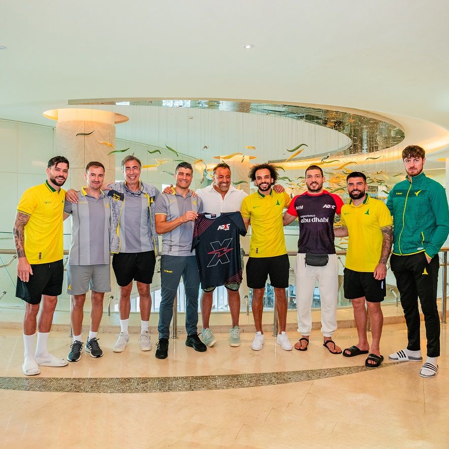 الامارات | لاعبو الخليج السعودي يلتقون نجوم بطولة «أبوظبي إكستريم»
